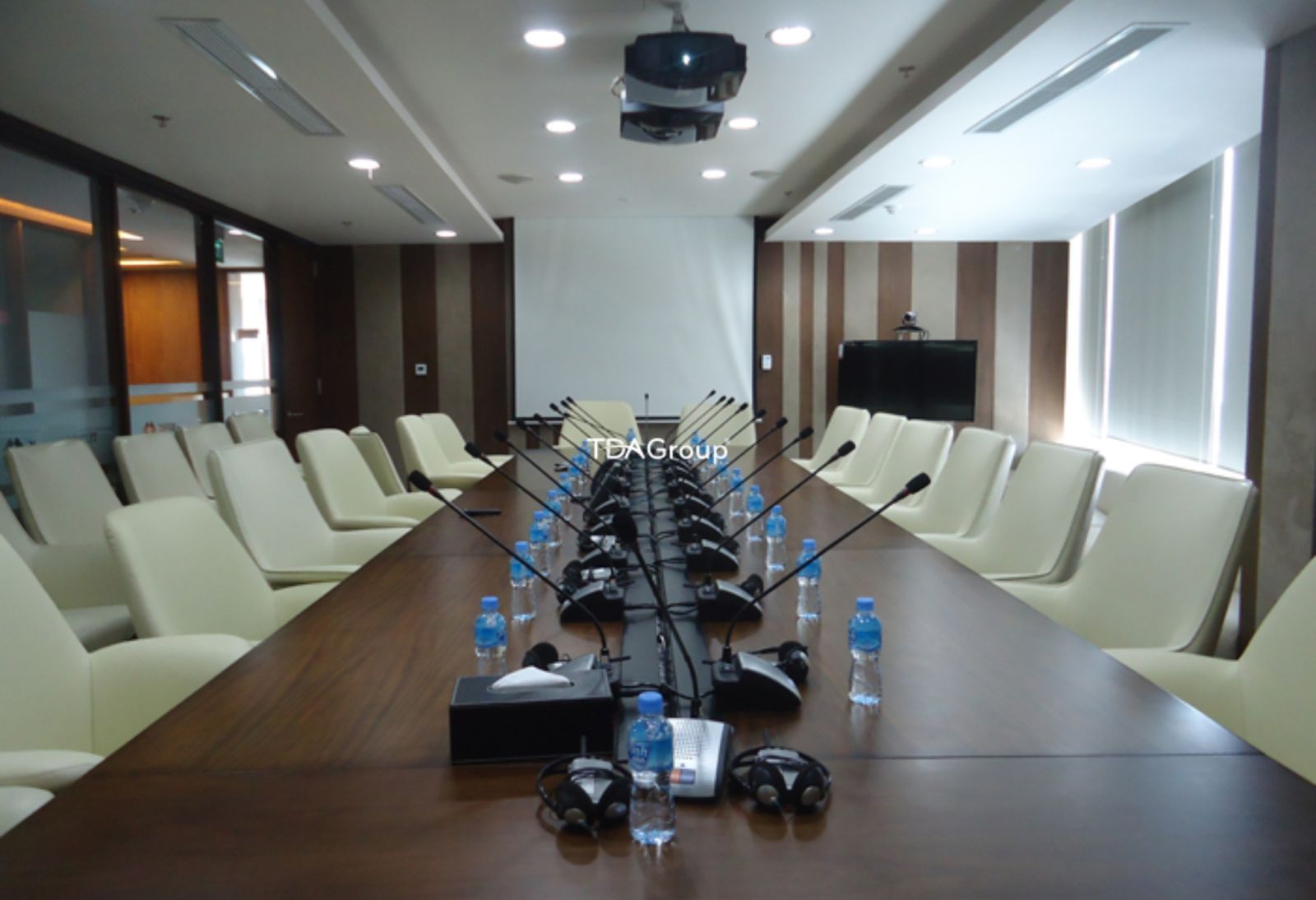 setup hệ thống âm thanh phòng họp