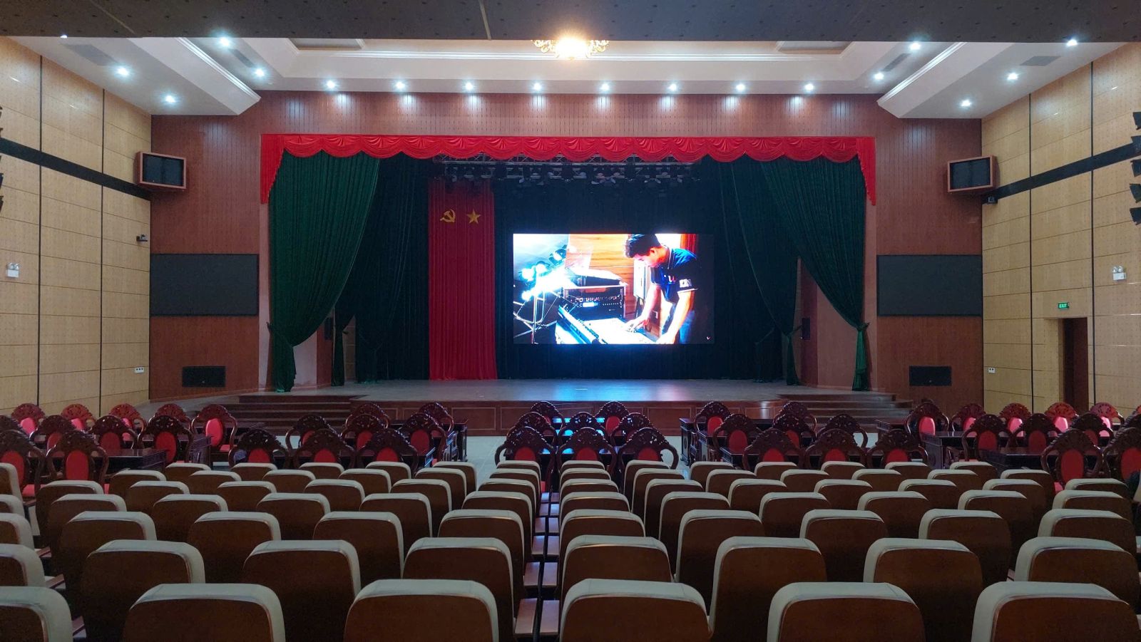 báo giá màn hình LED hội trường