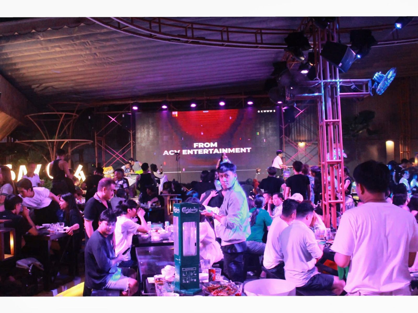 Màn hình LED nhà hàng