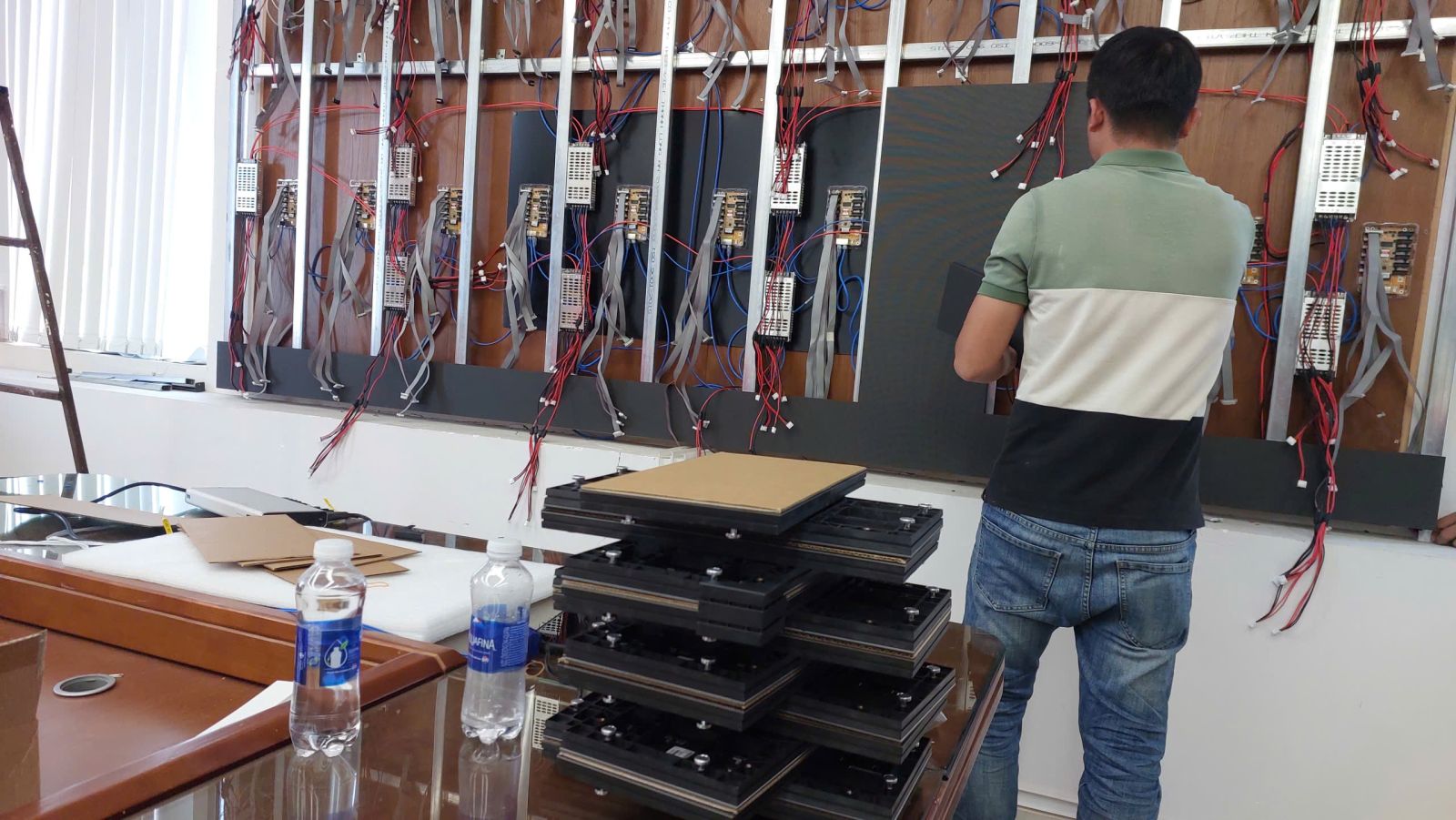 Lắp Đặt Màn Hình LED Phòng Họp