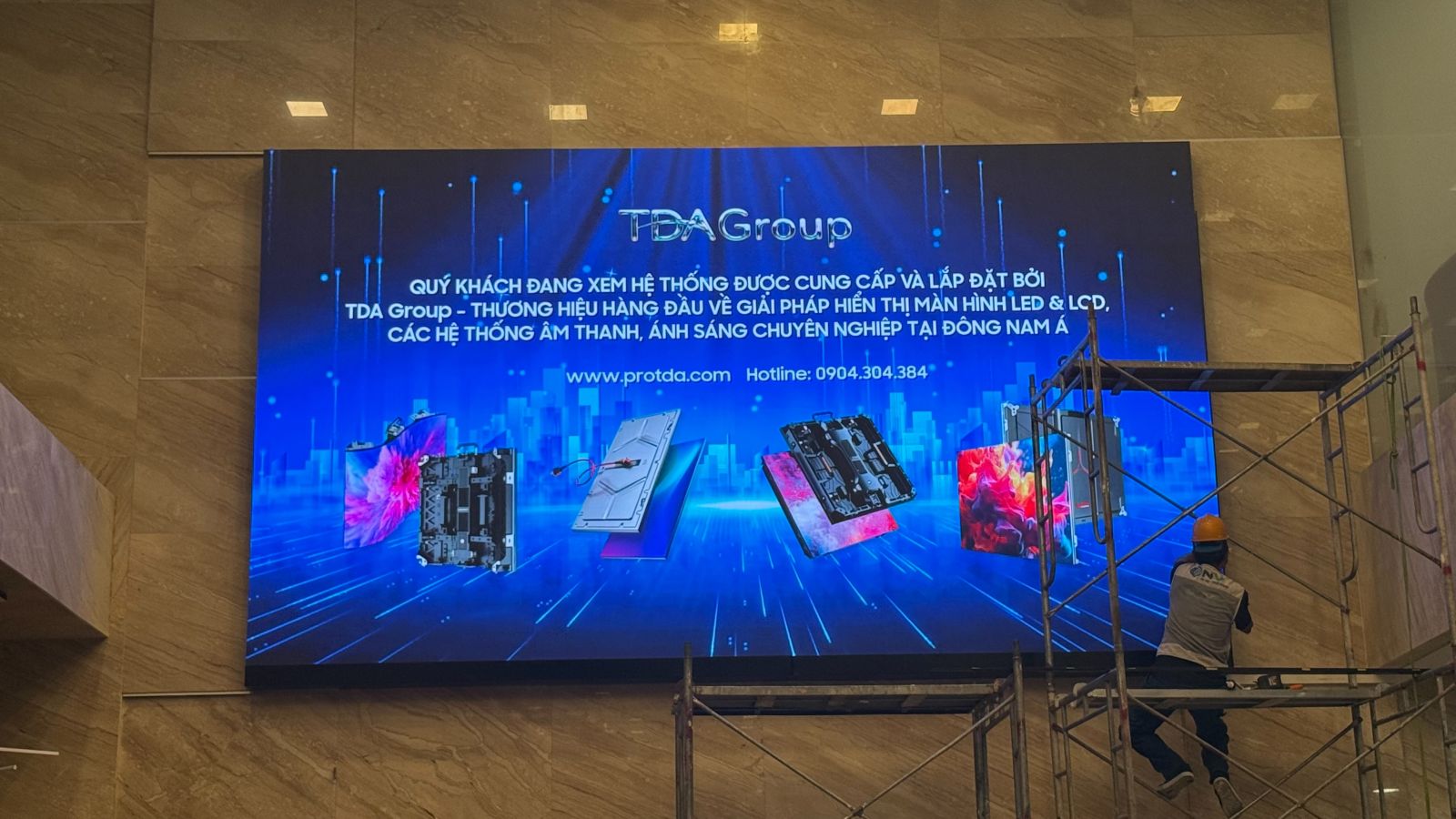 Màn hình LED tòa nhà