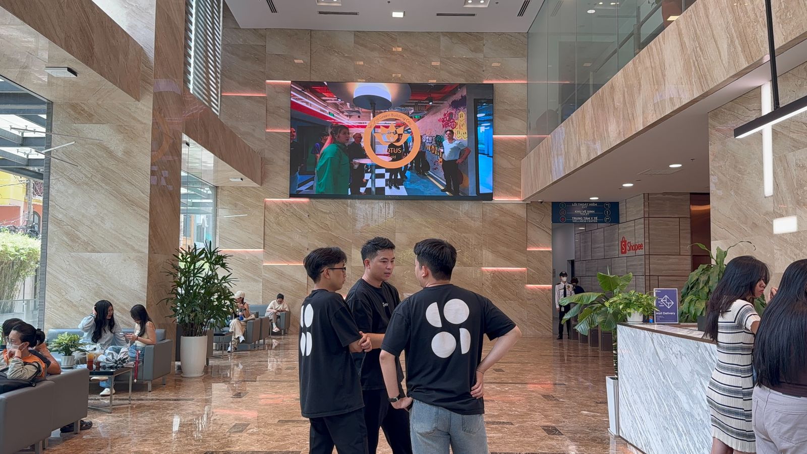 Màn hình LED toà nhà