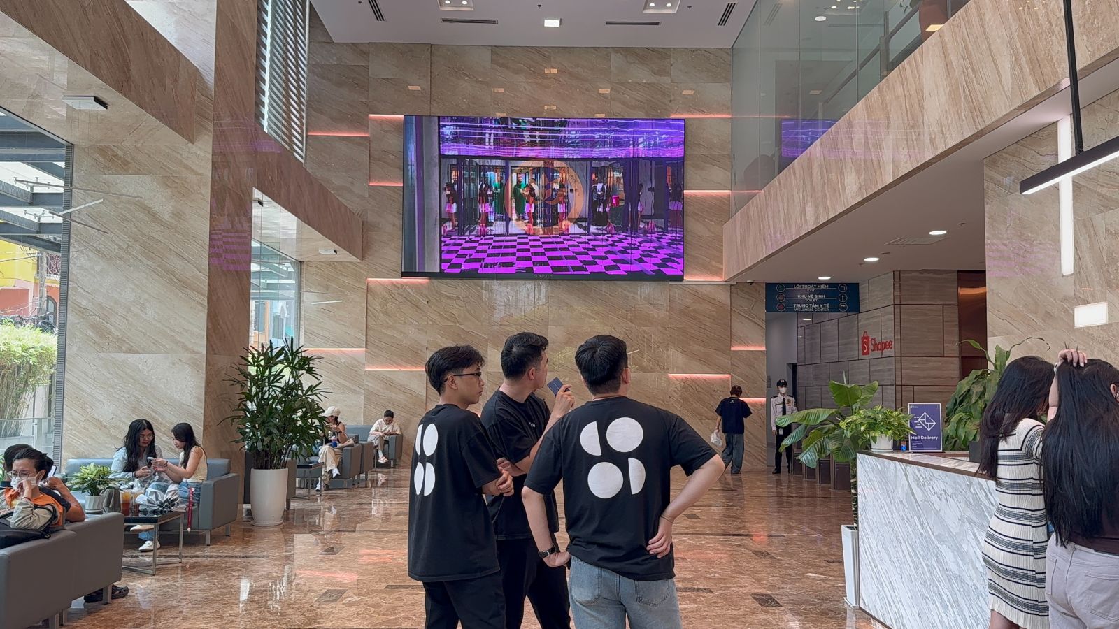 Màn hình LED toà nhà