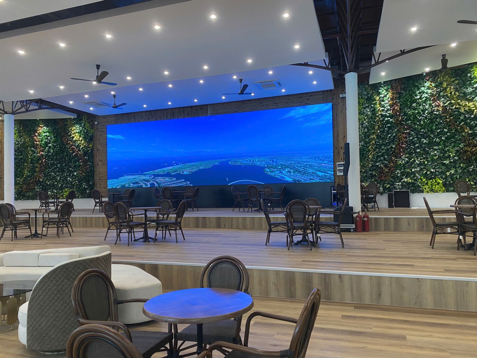 Lắp Đặt Màn Hình LED Cần Giờ