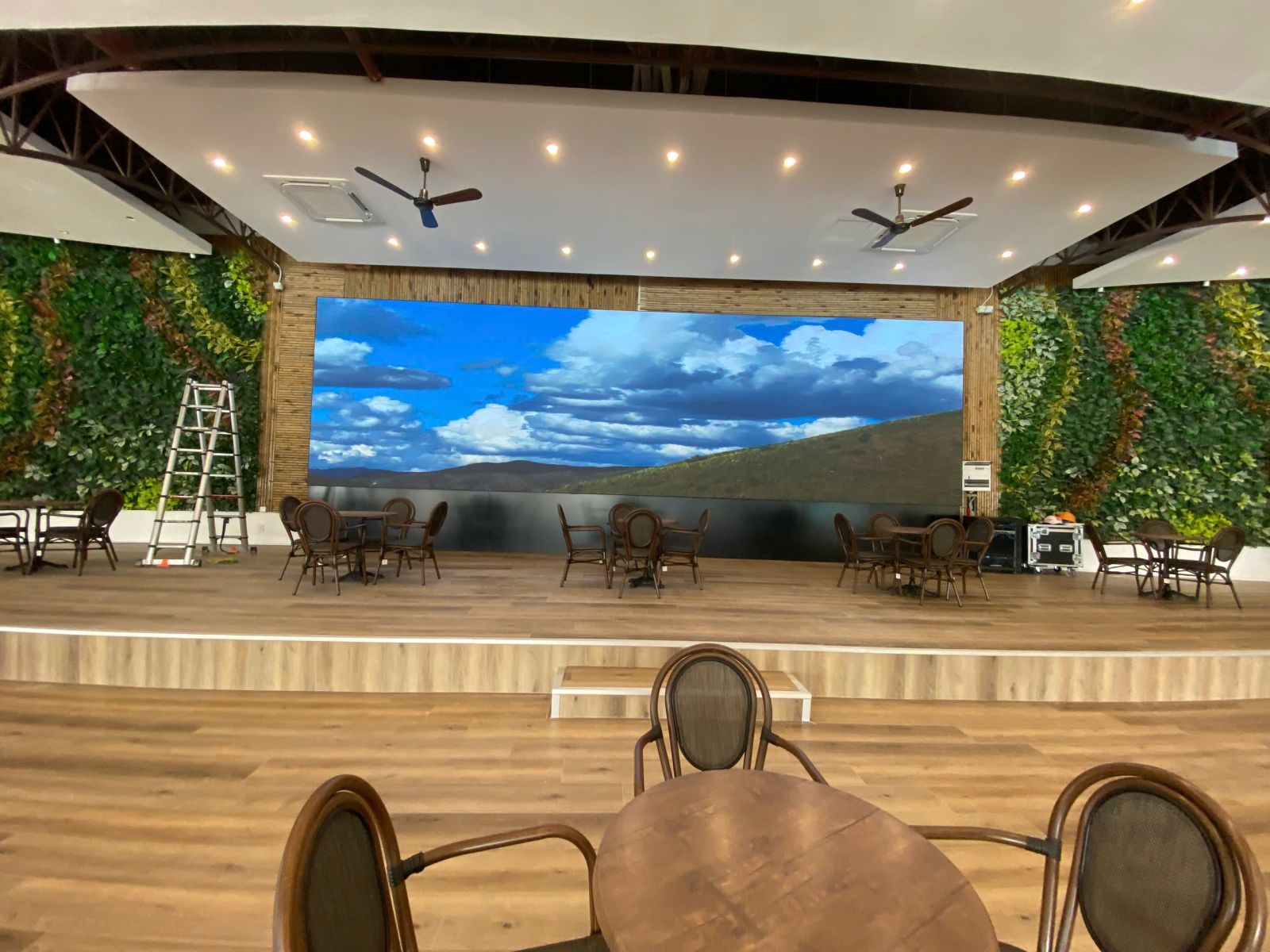 Lắp Đặt Màn Hình LED Cần Giờ