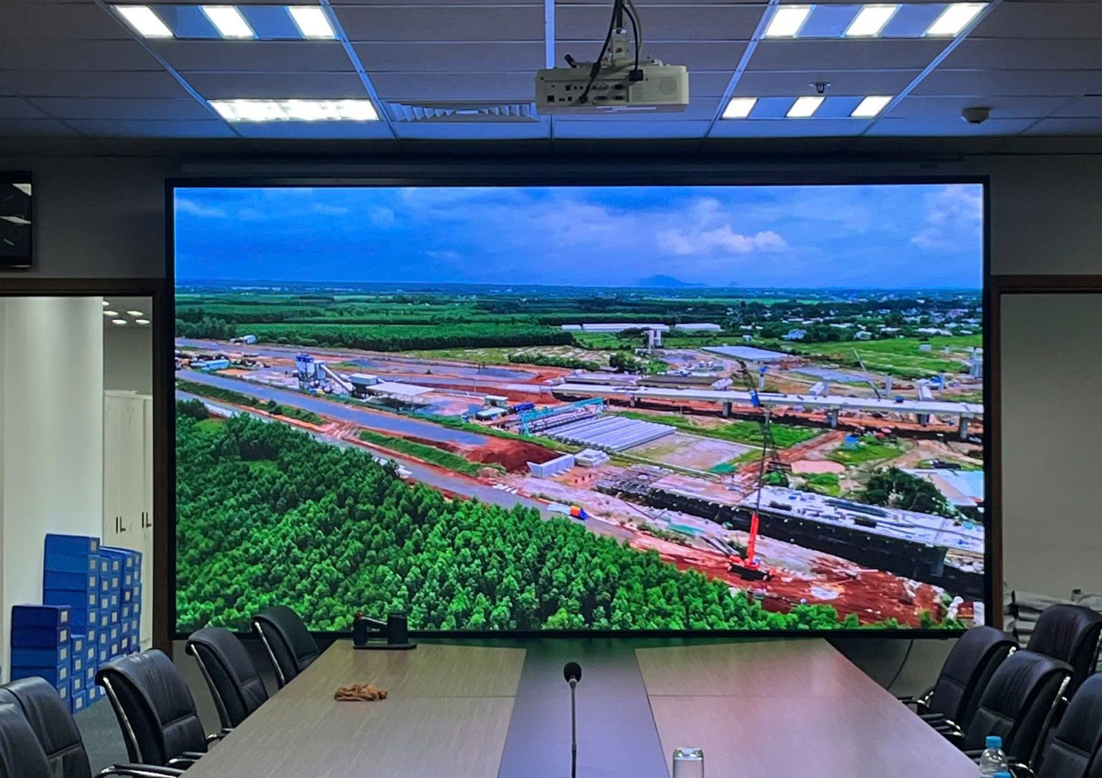 Thuê màn hình LED Lampro