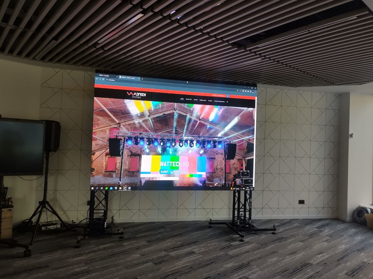 Màn hình LED All-in-One Uniview